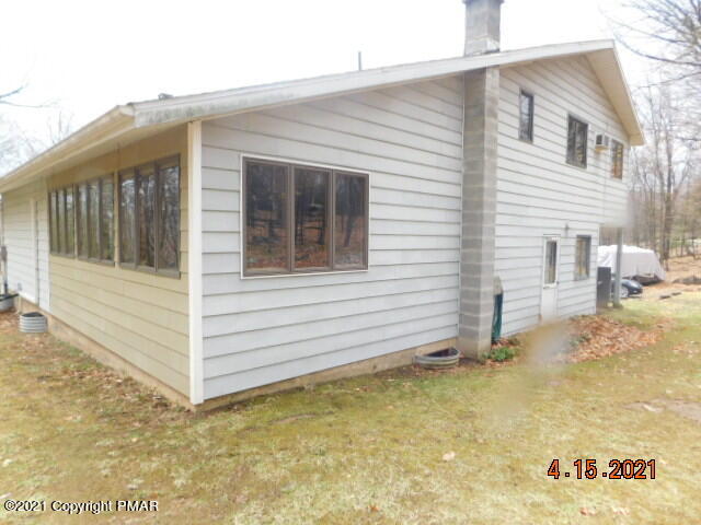 313 Orchard Road Swiftwater, PA 18370 - Photo 5 of 40 Side