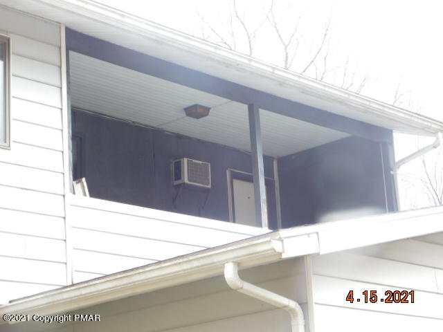 313 Orchard Road Swiftwater, PA 18370 - Photo 6 of 40 Private Balcony
