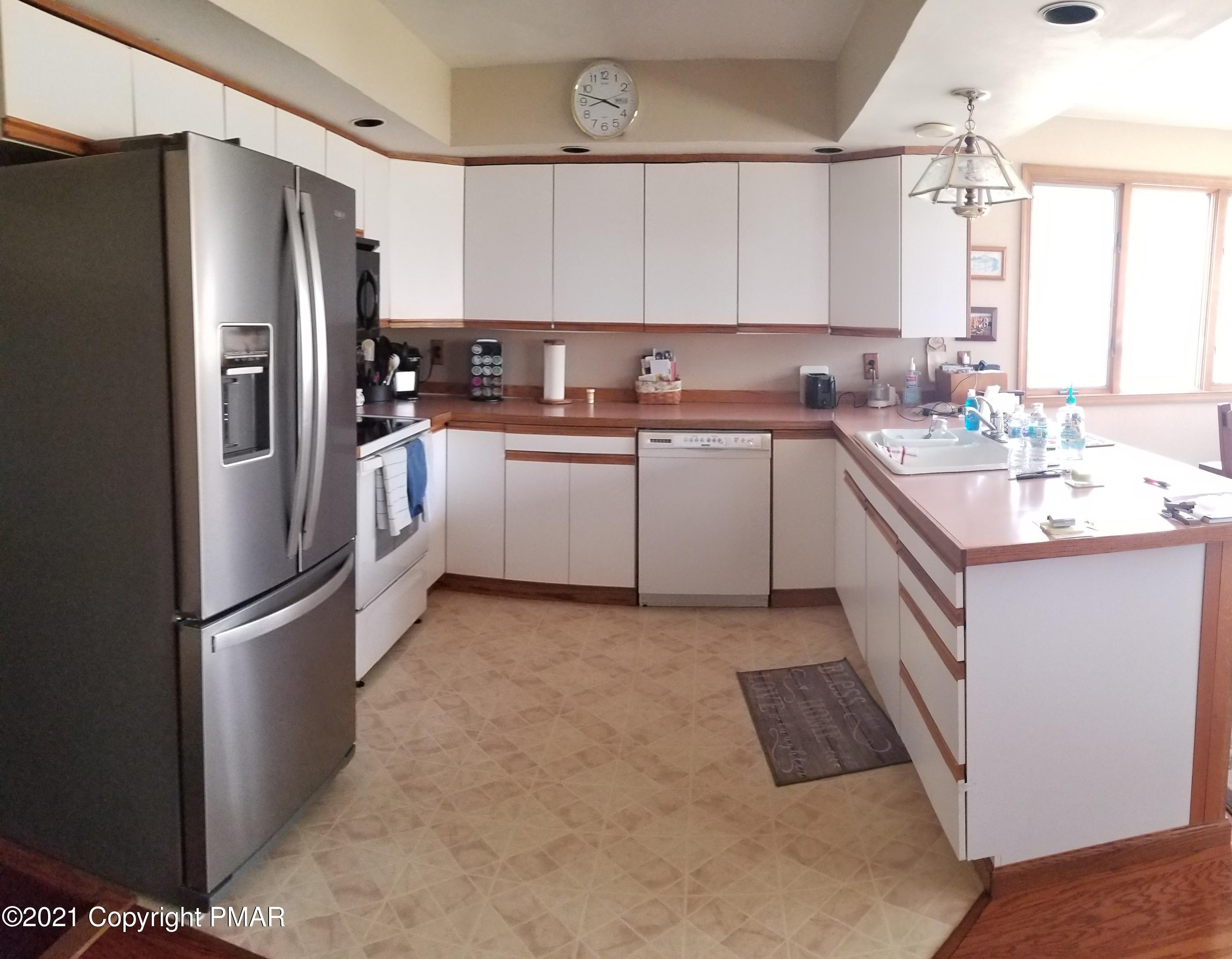 313 Orchard Road Swiftwater, PA 18370 - Photo 10 of 40 Kitchen