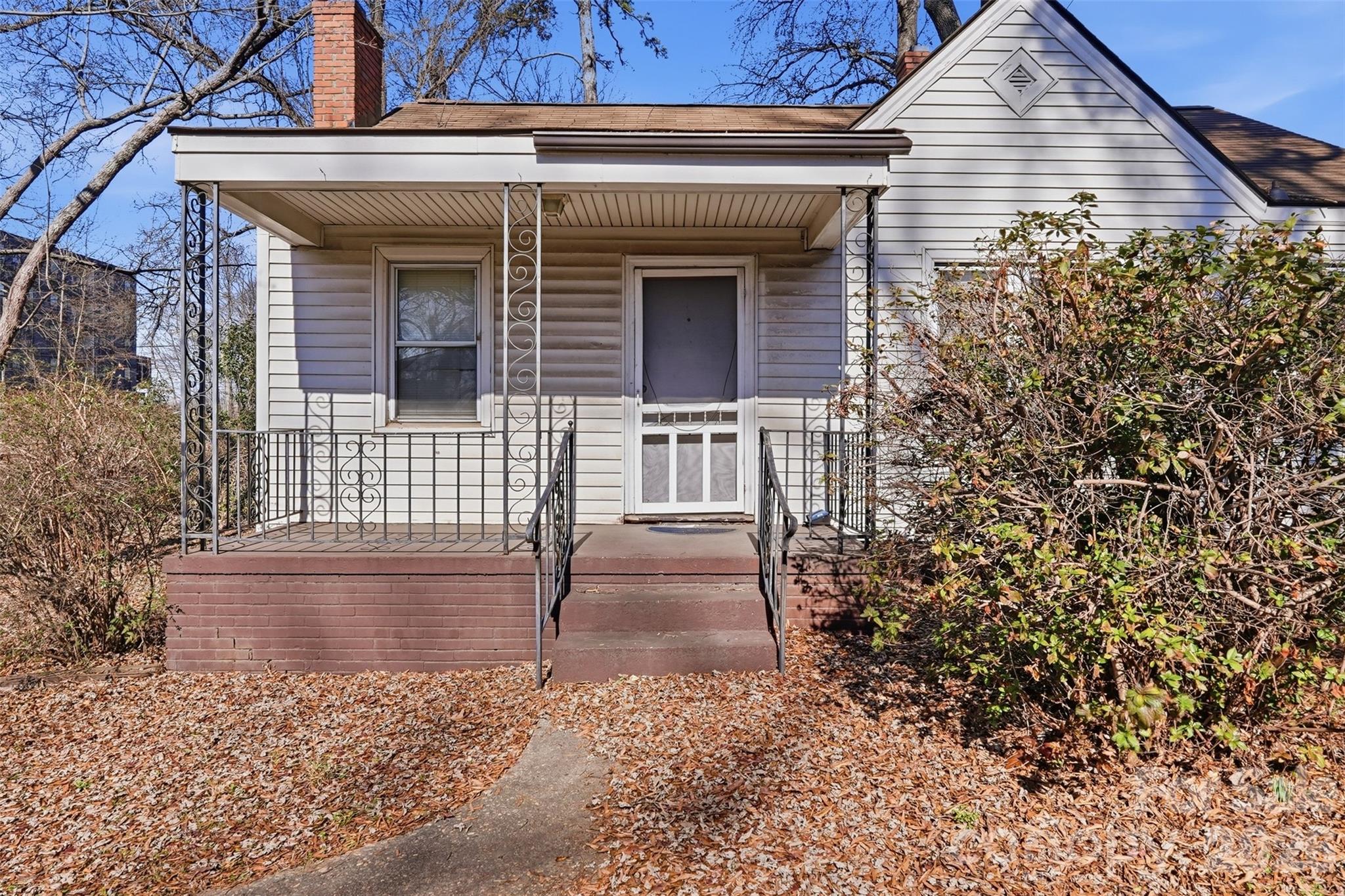 3309 Ritch Avenue Charlotte, NC 28206 - Photo 18 of 25 front view of a house