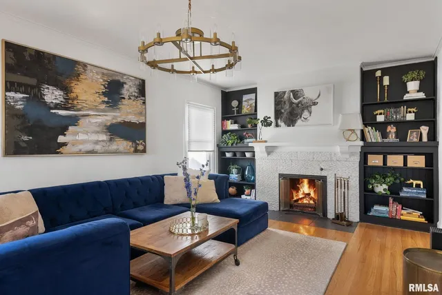 $499,999 | 704 River Drive, Bettendorf, IA 52722