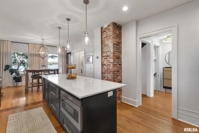 $499,999 | 704 River Drive, Bettendorf, IA 52722