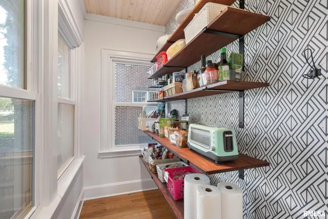 $499,999 | 704 River Drive, Bettendorf, IA 52722