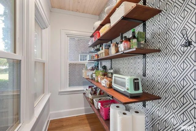 $499,999 | 704 River Drive, Bettendorf, IA 52722