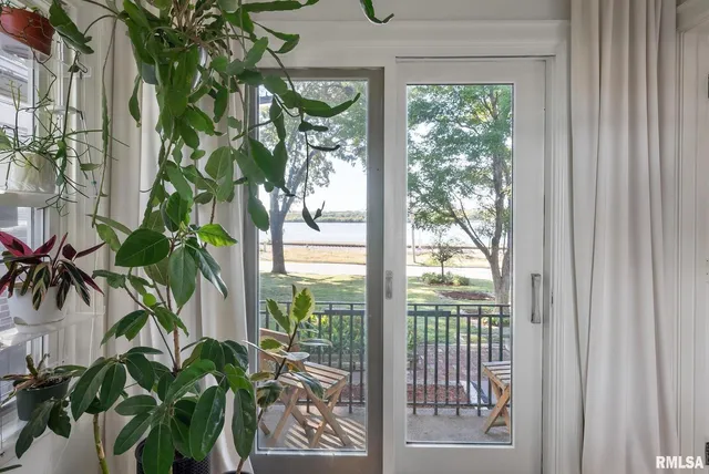 $499,999 | 704 River Drive, Bettendorf, IA 52722