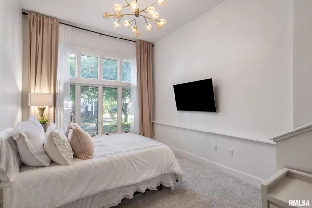 $499,999 | 704 River Drive, Bettendorf, IA 52722