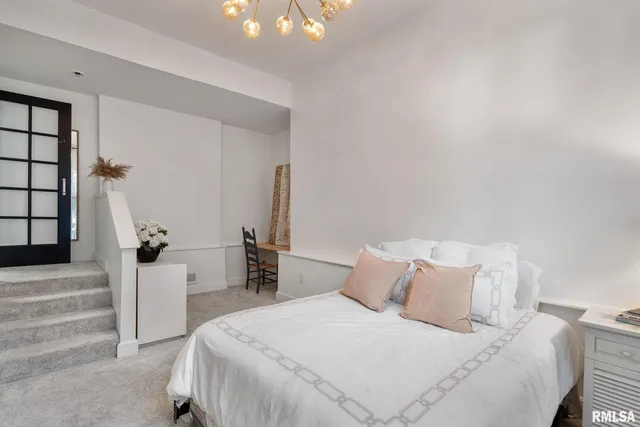 $499,999 | 704 River Drive, Bettendorf, IA 52722