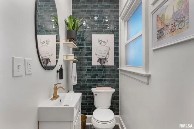 $499,999 | 704 River Drive, Bettendorf, IA 52722