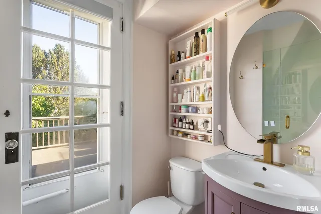 $499,999 | 704 River Drive, Bettendorf, IA 52722