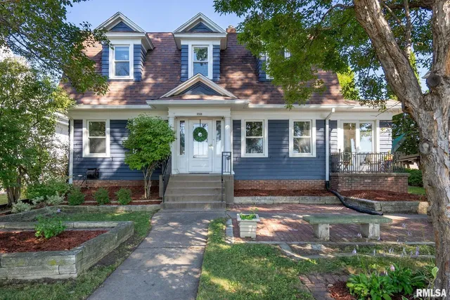 $499,999 | 704 River Drive, Bettendorf, IA 52722