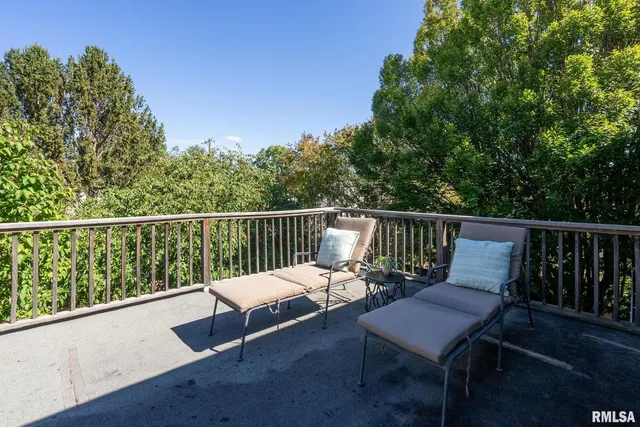 $499,999 | 704 River Drive, Bettendorf, IA 52722