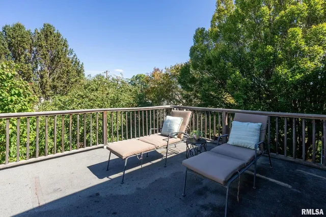 $499,999 | 704 River Drive, Bettendorf, IA 52722