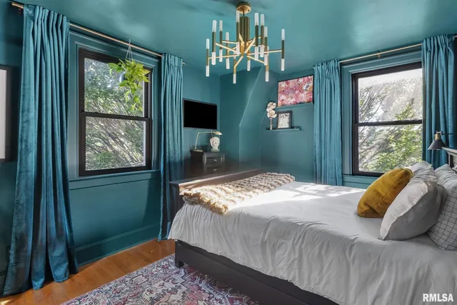 $499,999 | 704 River Drive, Bettendorf, IA 52722