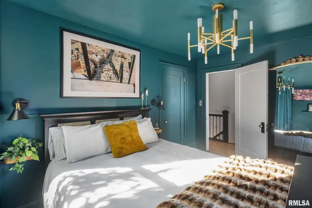 $499,999 | 704 River Drive, Bettendorf, IA 52722