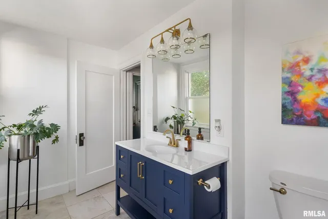 $499,999 | 704 River Drive, Bettendorf, IA 52722