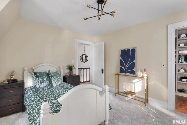 $499,999 | 704 River Drive, Bettendorf, IA 52722