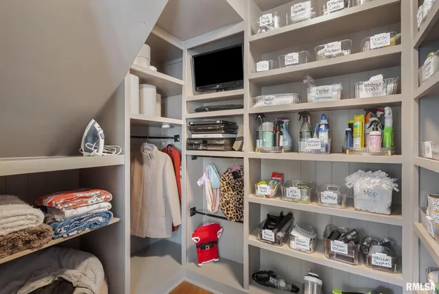 $499,999 | 704 River Drive, Bettendorf, IA 52722