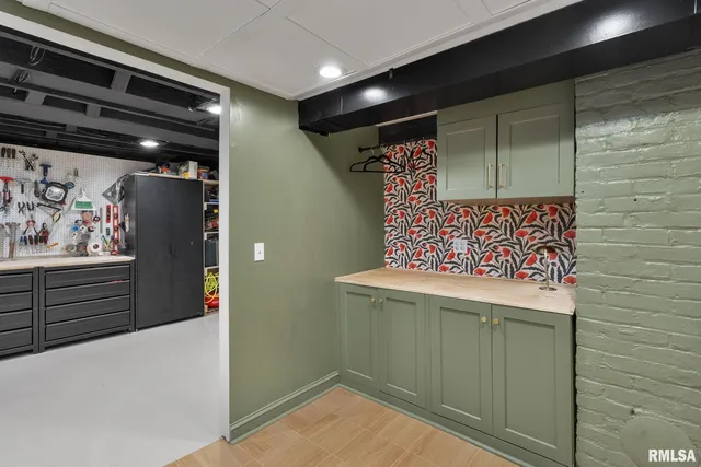 $499,999 | 704 River Drive, Bettendorf, IA 52722