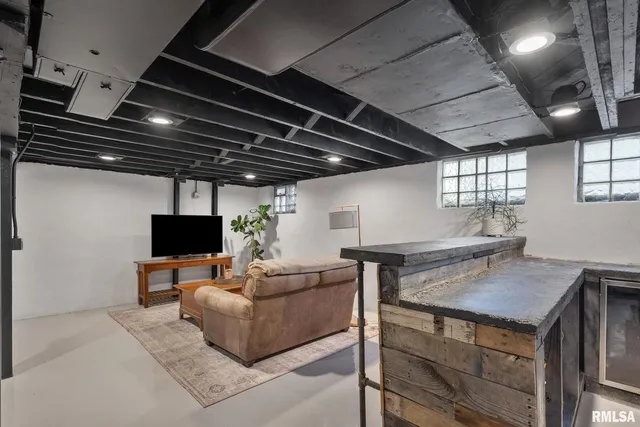 $499,999 | 704 River Drive, Bettendorf, IA 52722