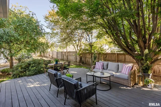 $499,999 | 704 River Drive, Bettendorf, IA 52722