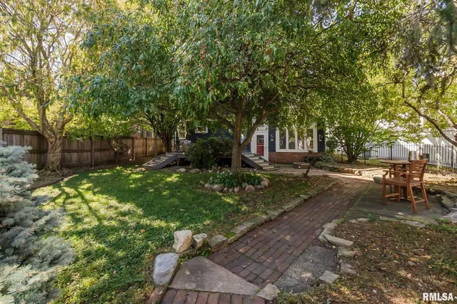 $499,999 | 704 River Drive, Bettendorf, IA 52722