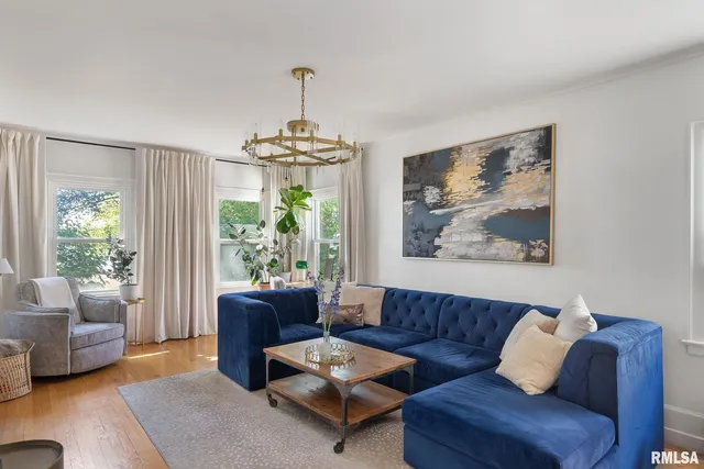 $499,999 | 704 River Drive, Bettendorf, IA 52722