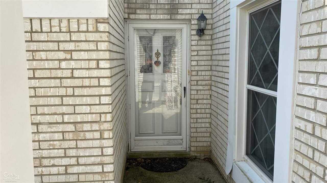 160 Stratford Lane Rochester Hills, MI 48309 - Photo 3 of 54