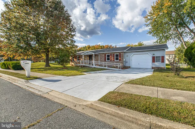 front view of house with a yard