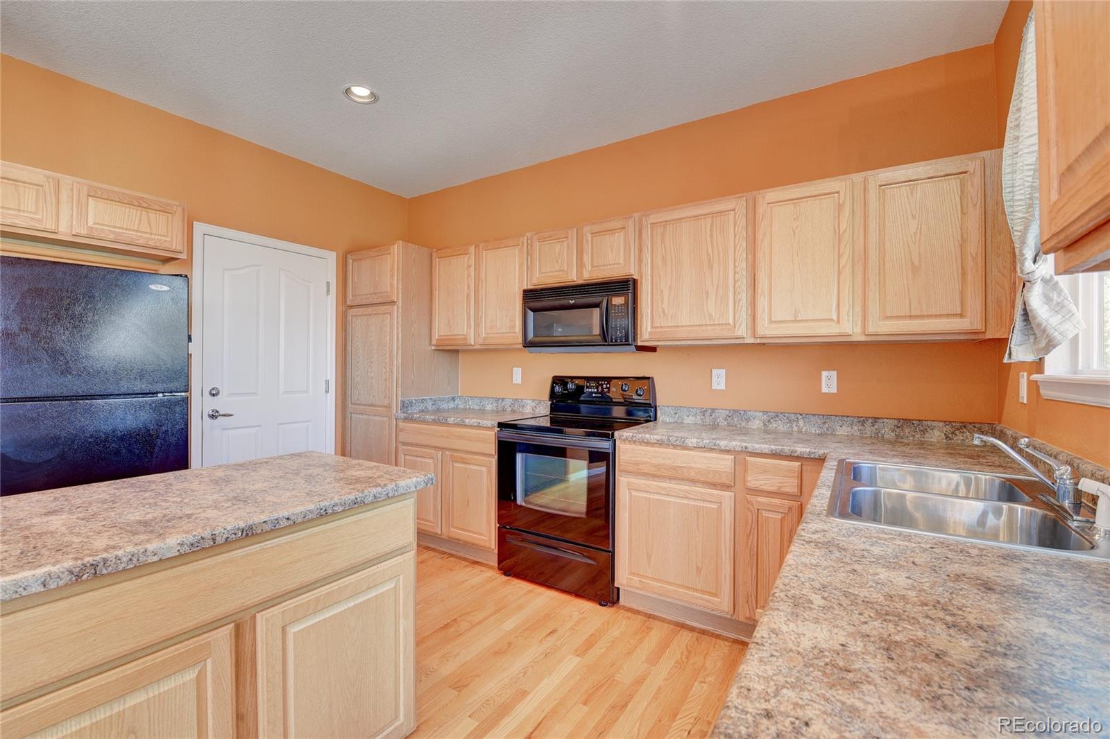 10851 Towerbridge Road Highlands Ranch, CO 80130 - Photo 8 of 40