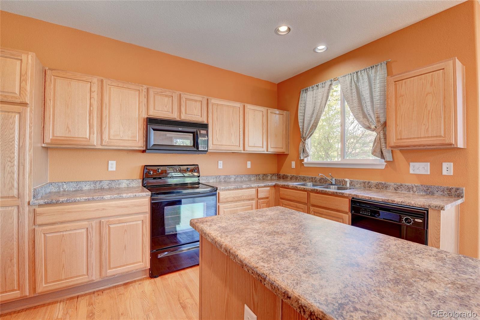 10851 Towerbridge Road Highlands Ranch, CO 80130 - Photo 9 of 40