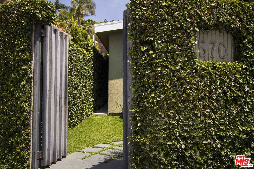 1570 Haslam Terrace Los Angeles, CA 90069 - Photo 16 of 16 Gallery Image 16
