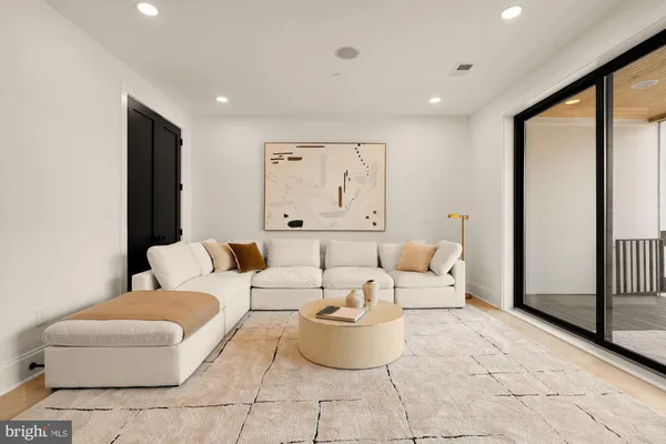 $9,000 | 733 Euclid Street Northwest, Unit 302, Washington, DC 20001