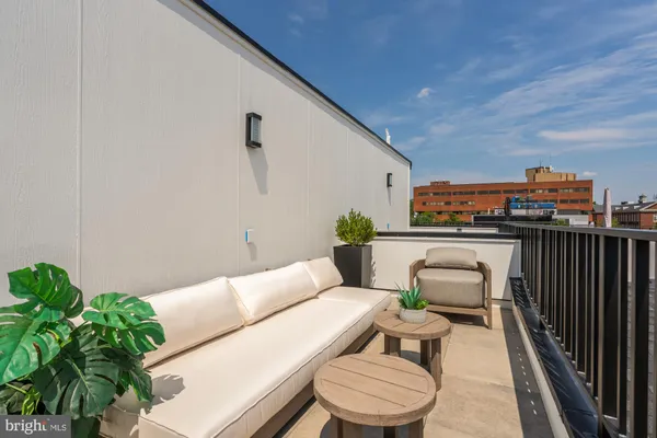 $9,000 | 733 Euclid Street Northwest, Unit 302, Washington, DC 20001