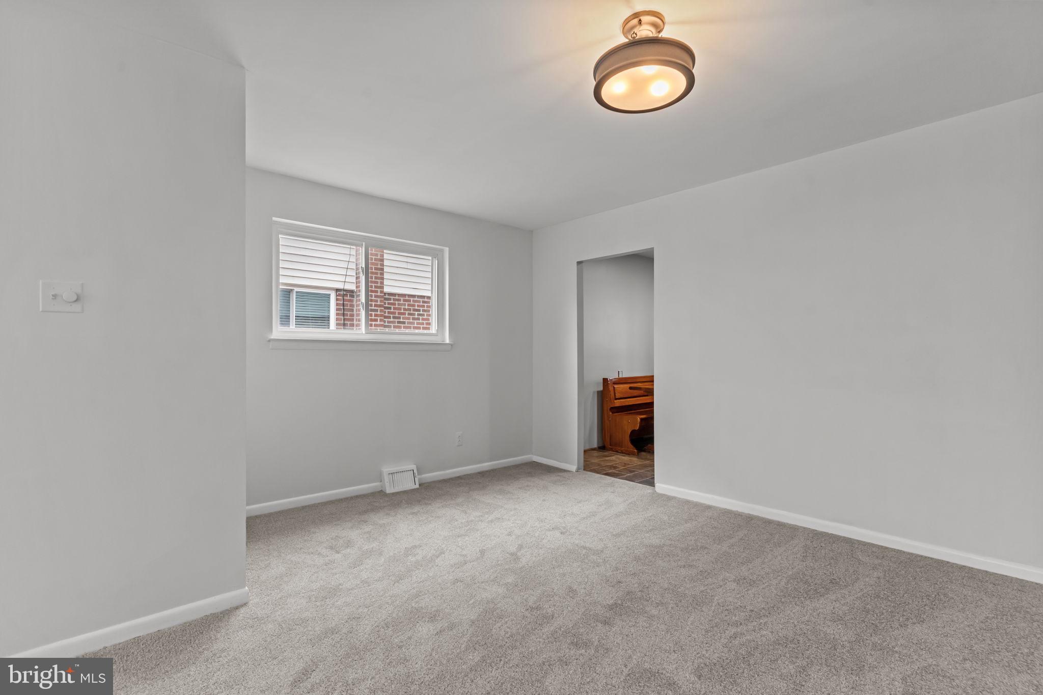 9029 Eastview Road Philadelphia, PA 19152 - Photo 8 of 31 Gallery Image 8