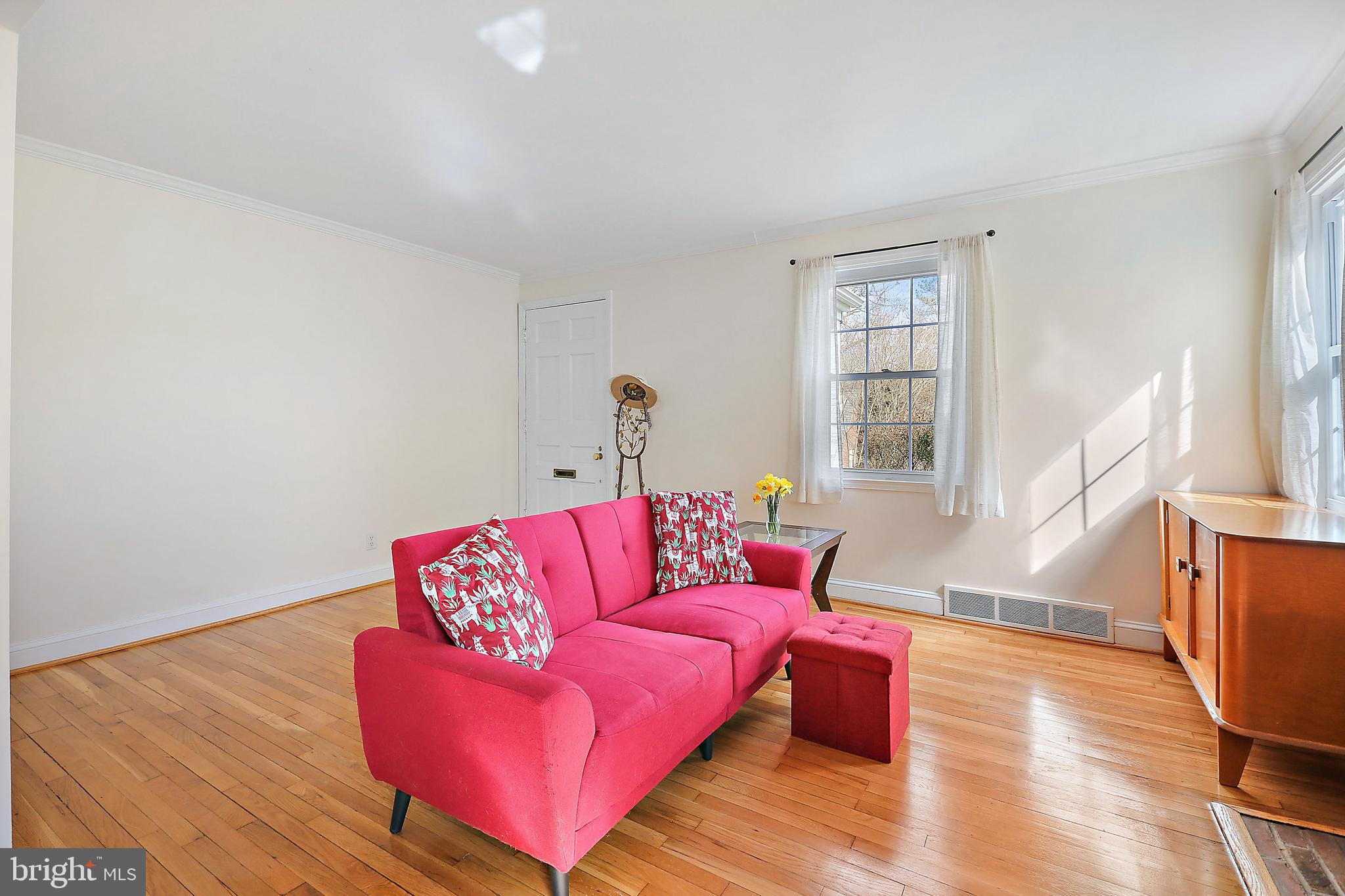 729 Anneslie Road Baltimore, MD 21212 - Photo 6 of 54 Living Room