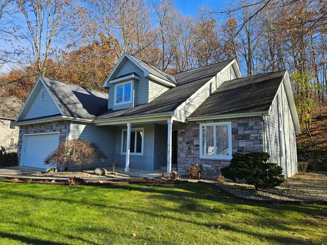 $439,900 | 160 Laguna Circle, Kalamazoo, MI 49009