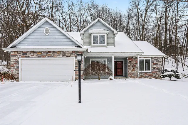 $439,900 | 160 Laguna Circle, Kalamazoo, MI 49009