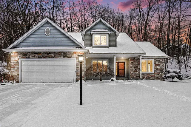 $439,900 | 160 Laguna Circle, Kalamazoo, MI 49009