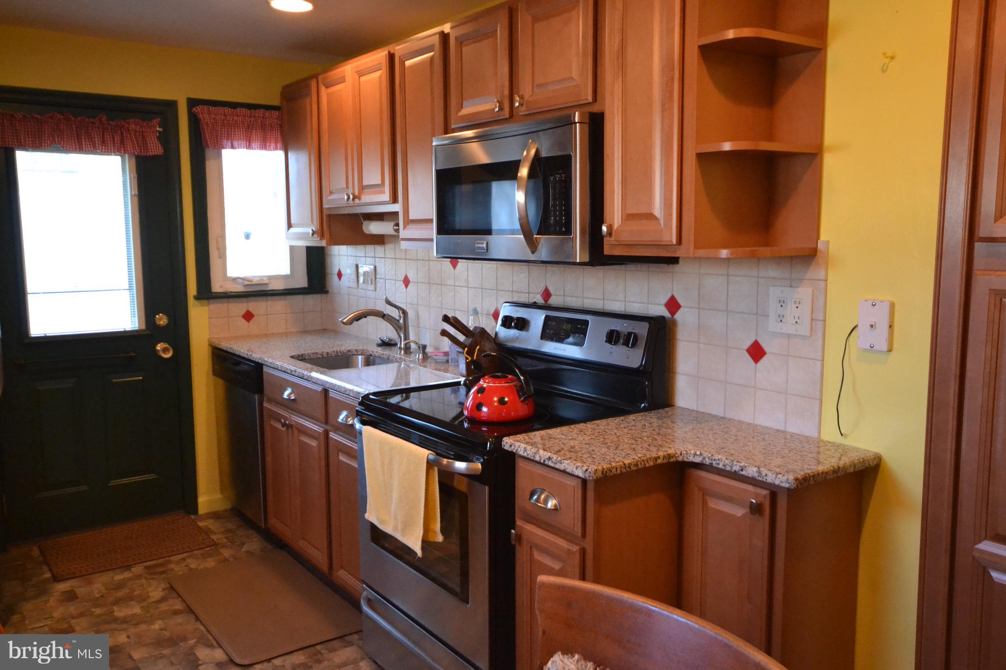 418 Newton Road Hatboro, PA 19040 - Photo 3 of 29 Galley Kitchen
