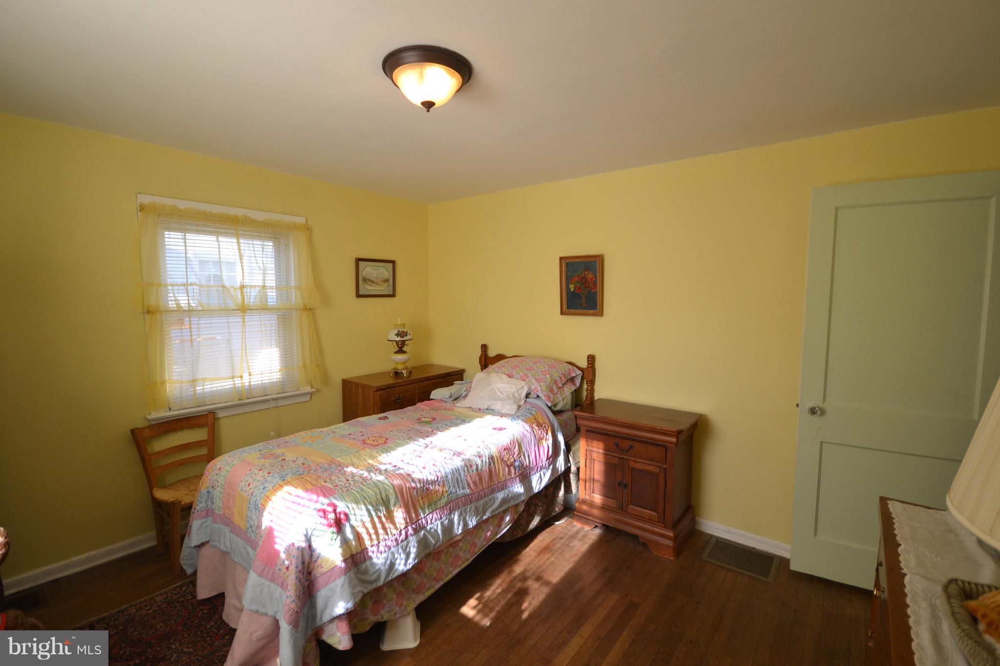418 Newton Road Hatboro, PA 19040 - Photo 10 of 29 Bedroom One