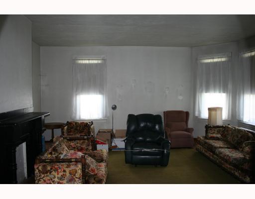 444 Baldwin Road Pittsburgh, PA 15207 - Photo 2 of 8 Living Room.