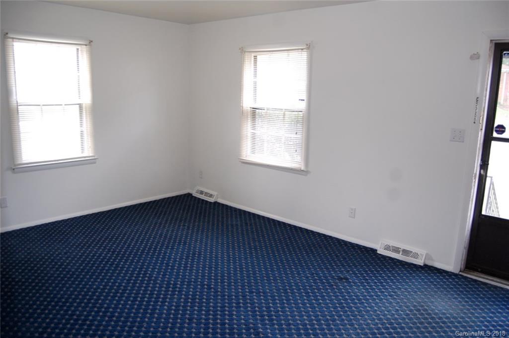 4912 Springview Road Charlotte, NC 28213 - Photo 4 of 28 Gallery Image 4