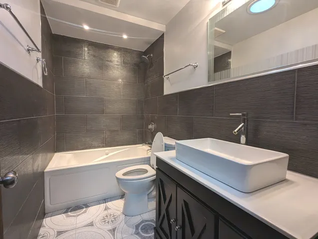 $2,700 | 1200 Jacqueline Drive, Crete, IL 60417