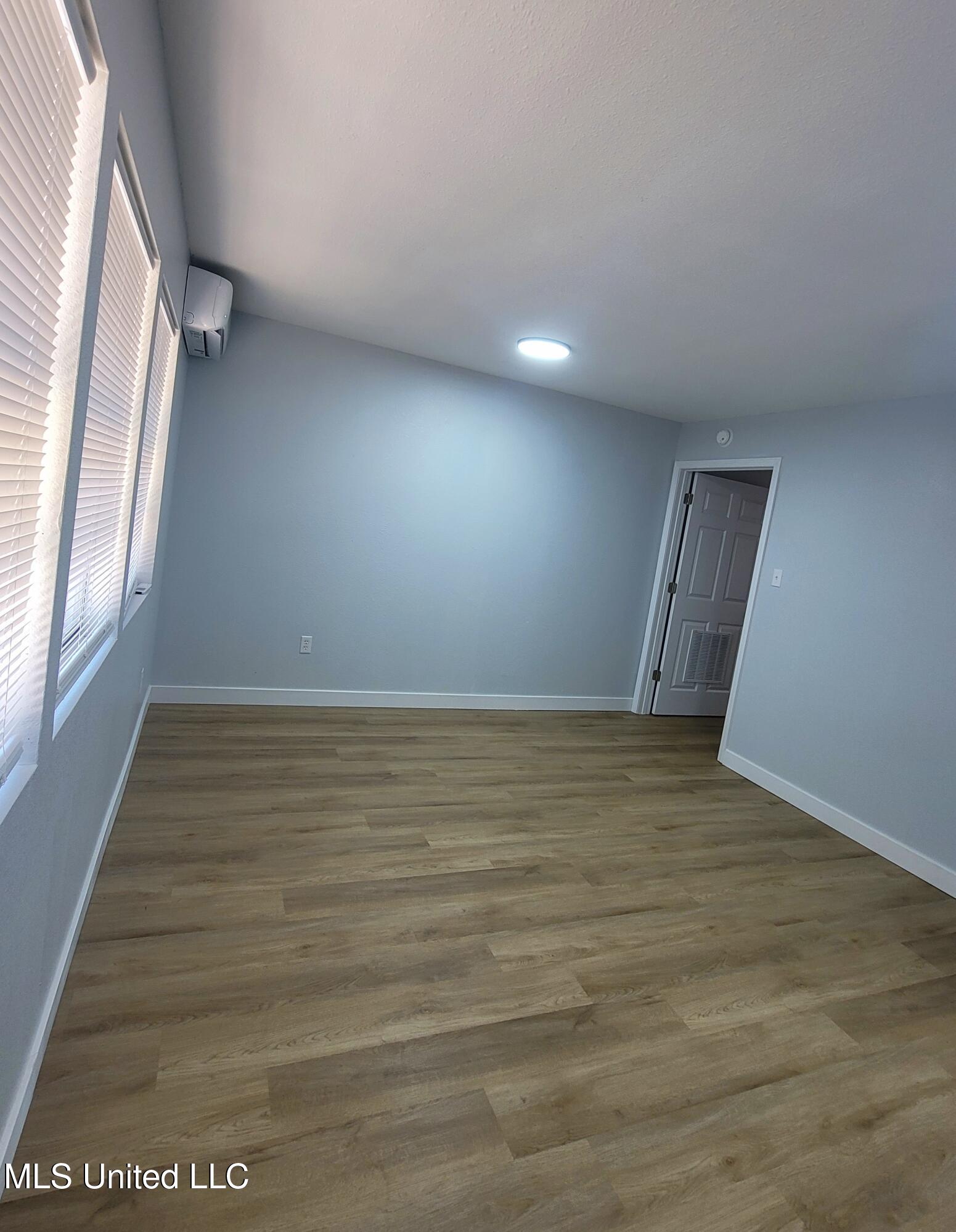 511 32nd Street, Unit 5 Gulfport, MS 39507 - Photo 4 of 7 20251015_110349~2