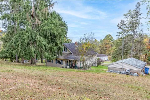 a view of a yard with a tree