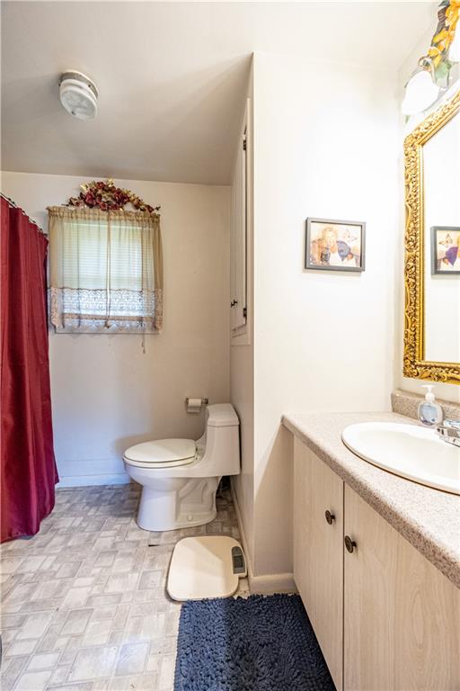 520 Farneth Road New Kensington, PA 15068 - Photo 10 of 20 a bathroom with a toilet sink and mirror