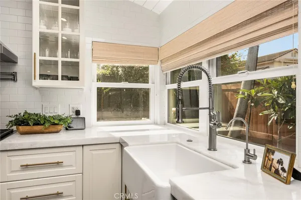 a view of entryway front of a house