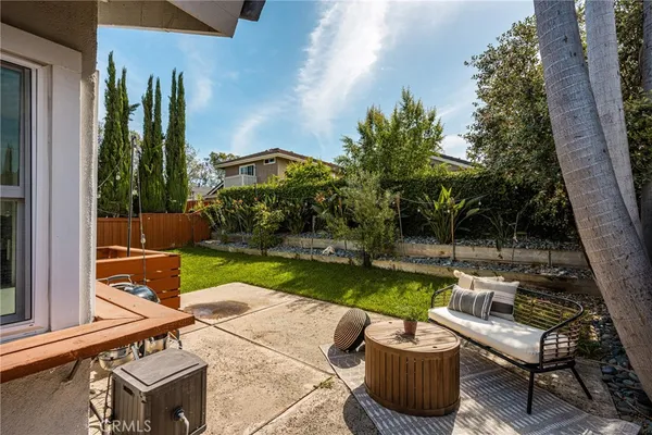 a view of a house with backyard and sitting area