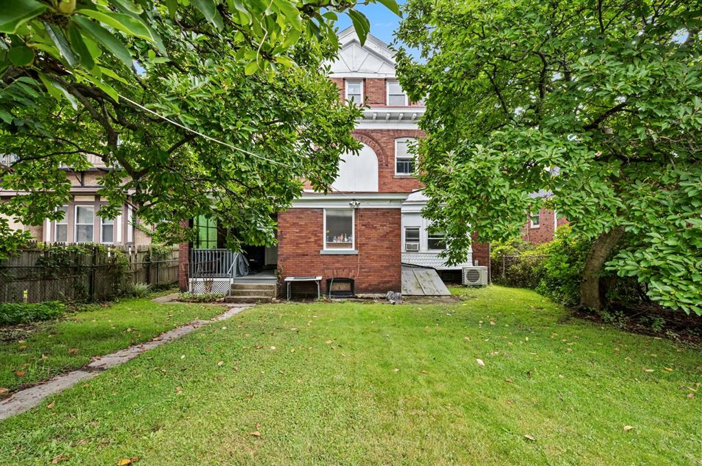 328 Roup Avenue Pittsburgh, PA 15232 - Photo 2 of 16 Gallery Image 2