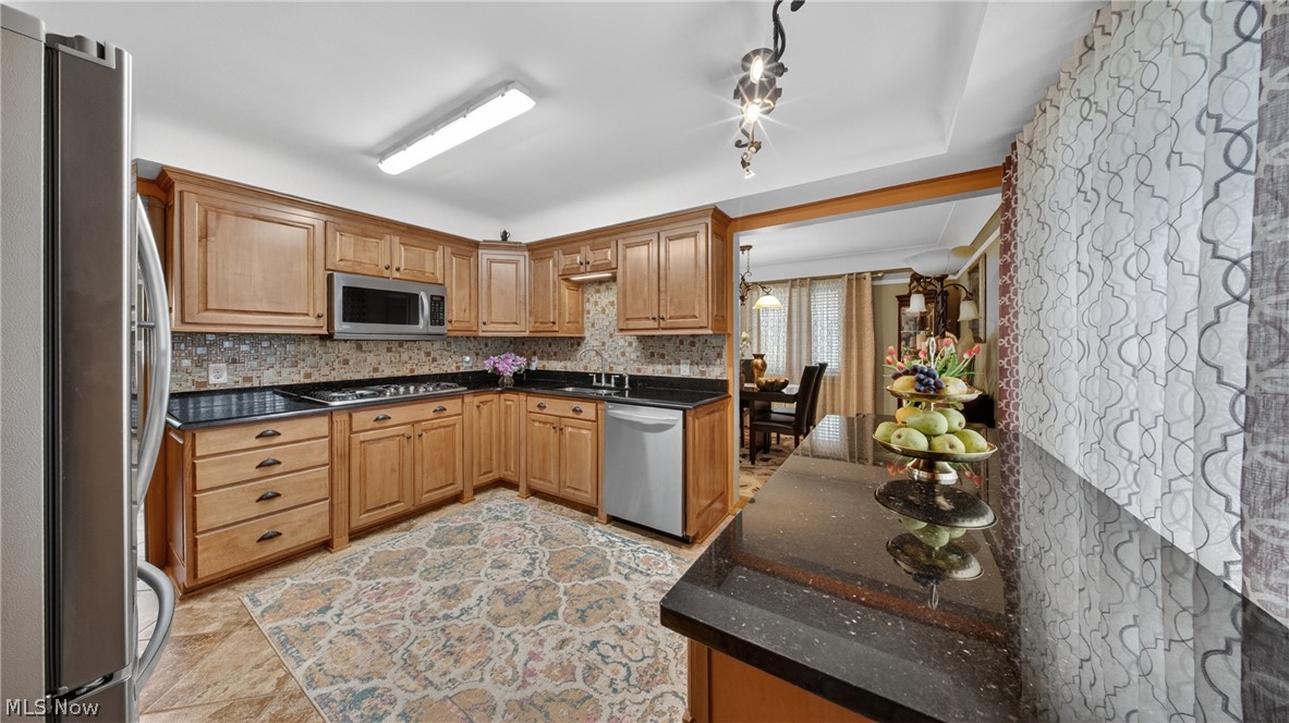 6649 Maplehurst Road North Olmsted, OH 44070 - Photo 9 of 47